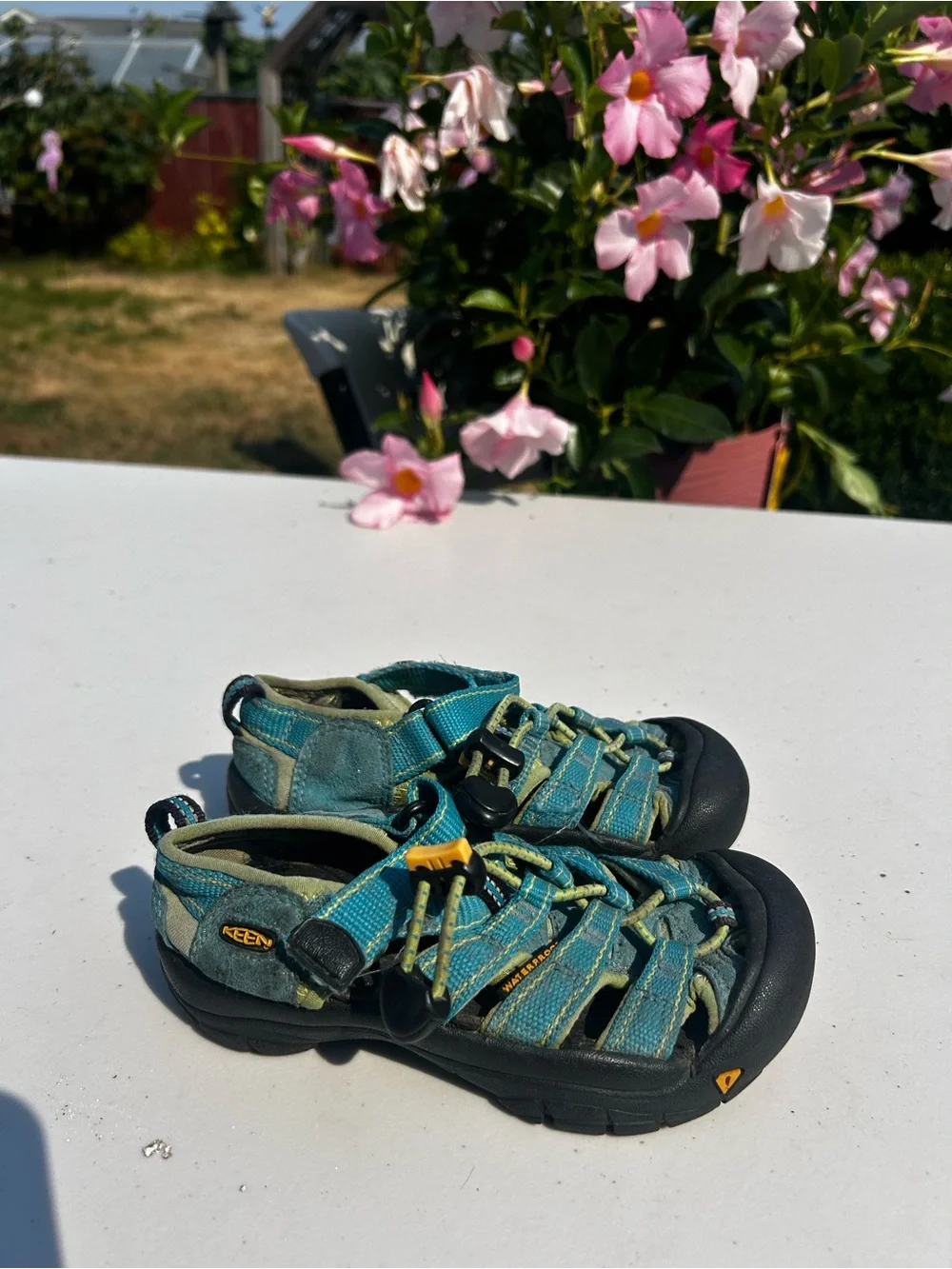 KEEN Kids Toddler Boy’s Teal Multi Outdoor water shoes Sandals Size 10C